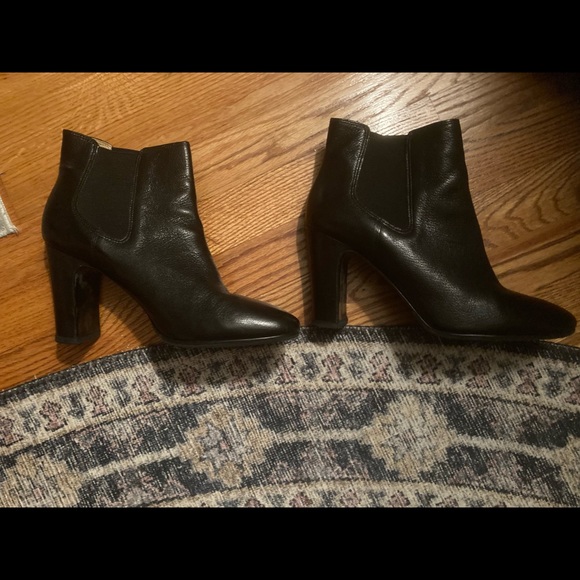 Banana Republic Belinda Black Chelsea Boots - Picture 2 of 6